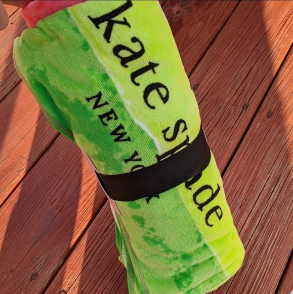 Kate Spade Luxuriously Oversized Beach Towel - Picture 3 of 8